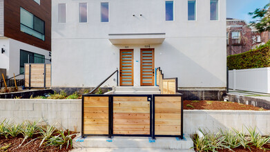 525 N Normandie Ave in Los Angeles, CA - Building Photo - Building Photo