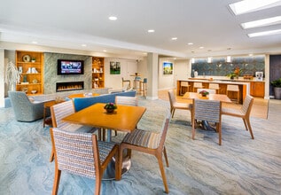 1471 Beacon St, Unit 6 in Brookline, MA - Foto de edificio - Building Photo