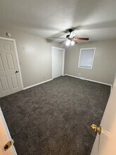 819 NE Chestnut St in Lee's Summit, MO - Building Photo - Building Photo