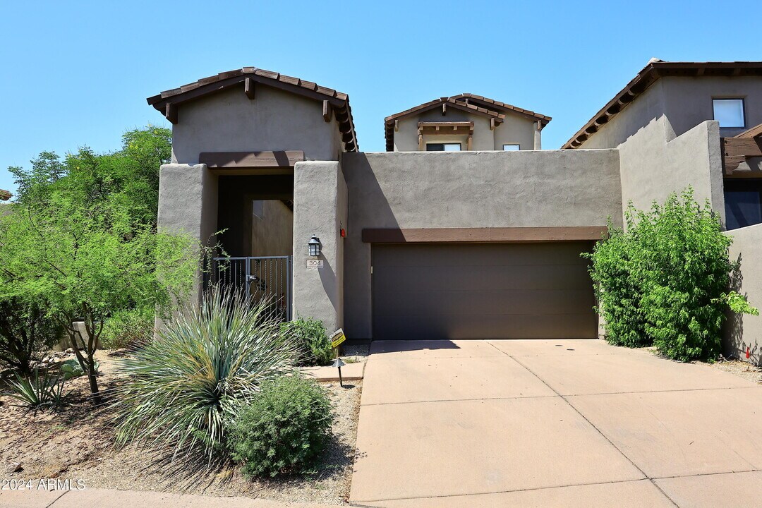 9270 E Thompson Peak Pkwy in Scottsdale, AZ - Building Photo