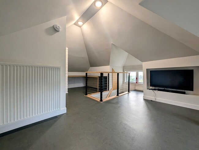 property at 730 N 16th Ave E