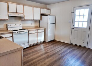 204 Meadowbrook Ln in Jacksonville, NC - Building Photo - Building Photo