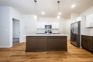 12354 Edgewater Dr in Papillion, NE - Building Photo