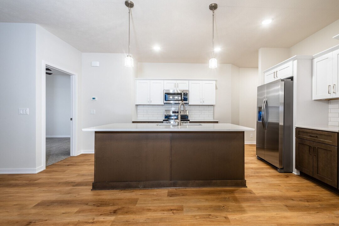 12354 Edgewater Dr in Papillion, NE - Building Photo