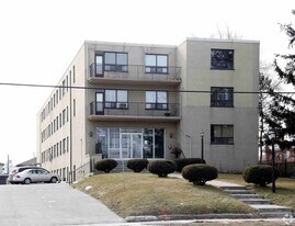 1395 WILSON COURT APARTMENTS in Toronto, ON - Building Photo