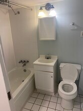 423 7th St NE, Unit B in Washington, DC - Building Photo - Building Photo