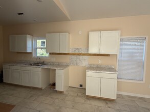 204 Hutchinson Ln in Moncks Corner, SC - Foto de edificio - Building Photo