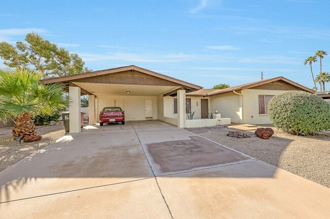 7949 E Luke Ln in Scottsdale, AZ - Foto de edificio - Building Photo