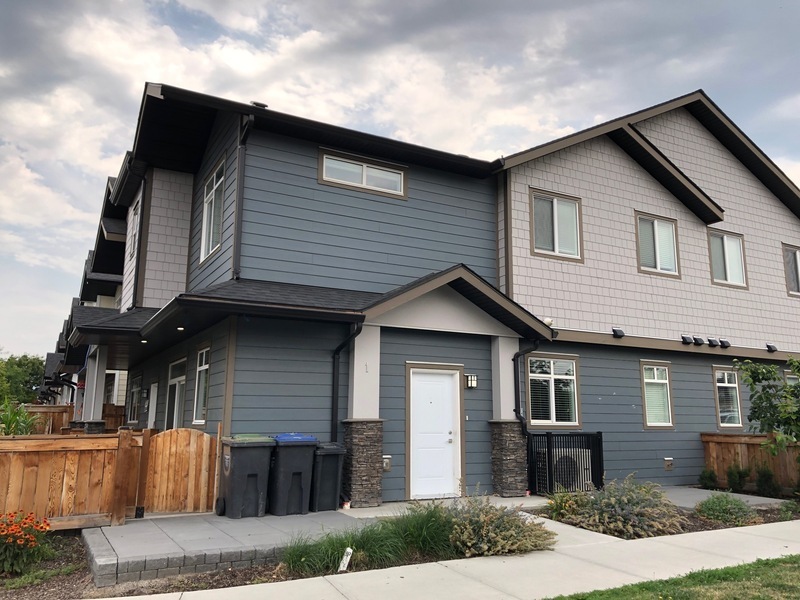 1001 Stockwell Ave in Kelowna, BC - Building Photo