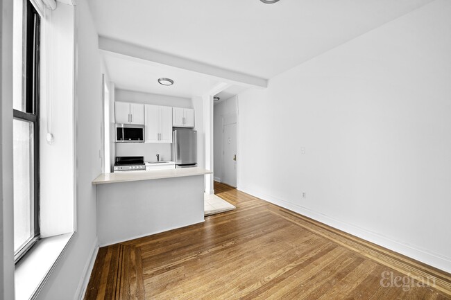 35 E 17th St in Brooklyn, NY - Building Photo - Building Photo