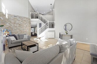 2316 SW 127th Ave in Miramar, FL - Foto de edificio - Building Photo