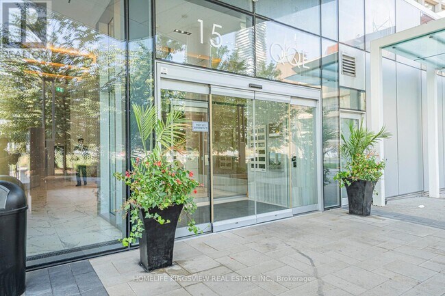 15 Queens Quay E in Toronto, ON - Building Photo - Building Photo