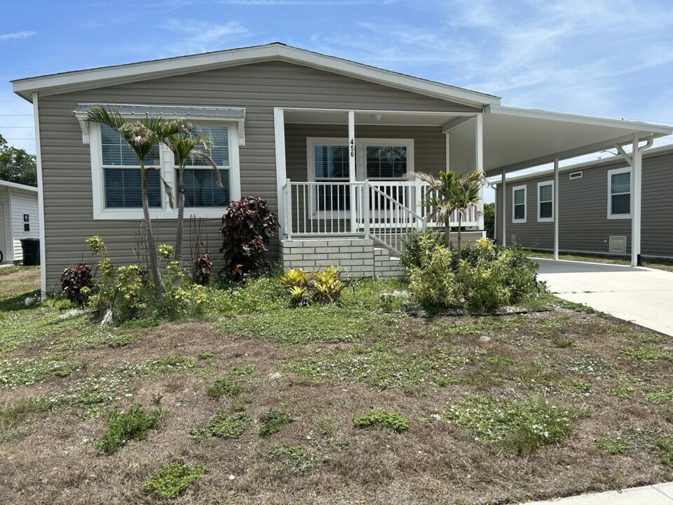 456 Cecilia Dr in Port Orange, FL - Building Photo