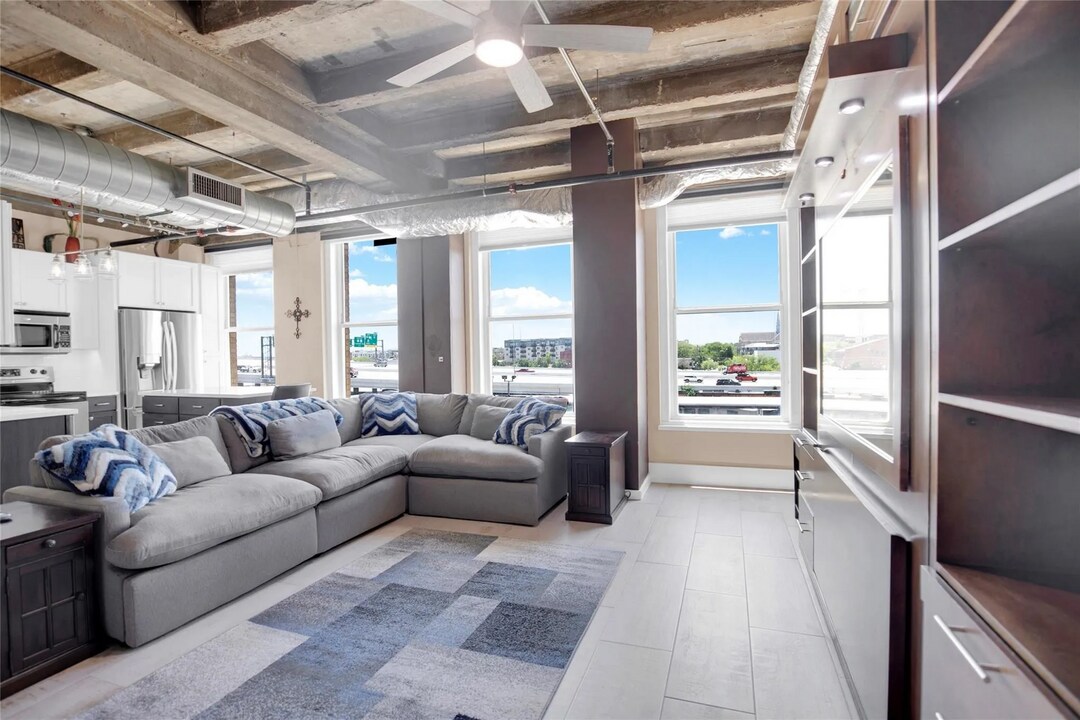 221 W Lancaster Ave, Unit Unit 3005 in Fort Worth, TX - Building Photo