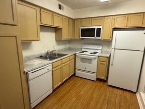 2300 Balsam Dr in Arlington, TX - Foto de edificio - Building Photo