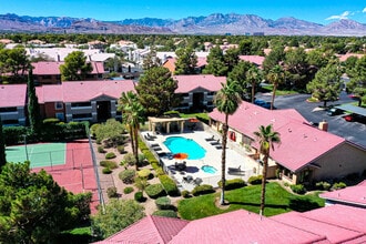 Sky Court Harbors at The Lakes in Las Vegas, NV - Foto de edificio - Building Photo