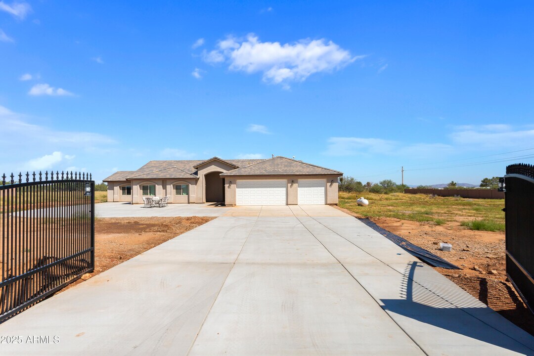 8373 E Sunwing Ridge Dr in Hereford, AZ - Building Photo