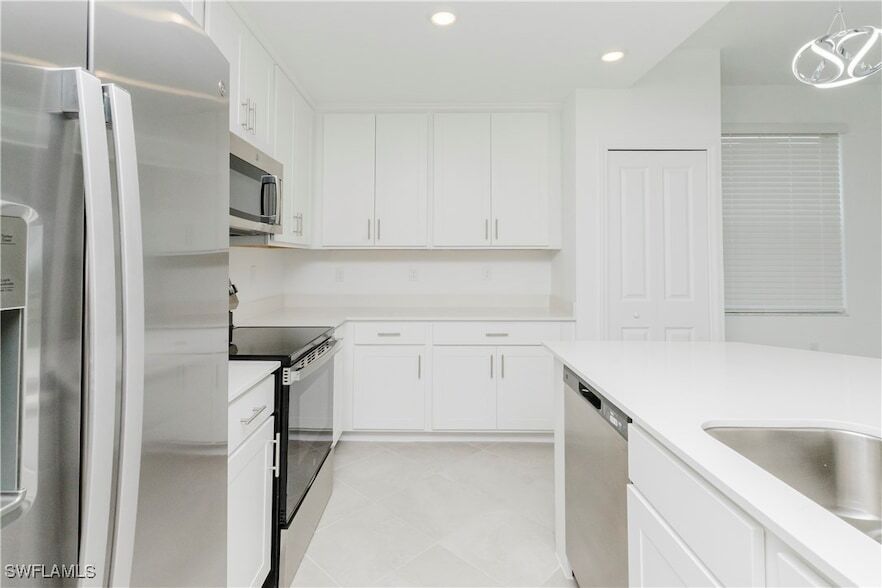 18461 Copperhead Dr, Unit 421 in Lehigh Acres, FL - Foto de edificio