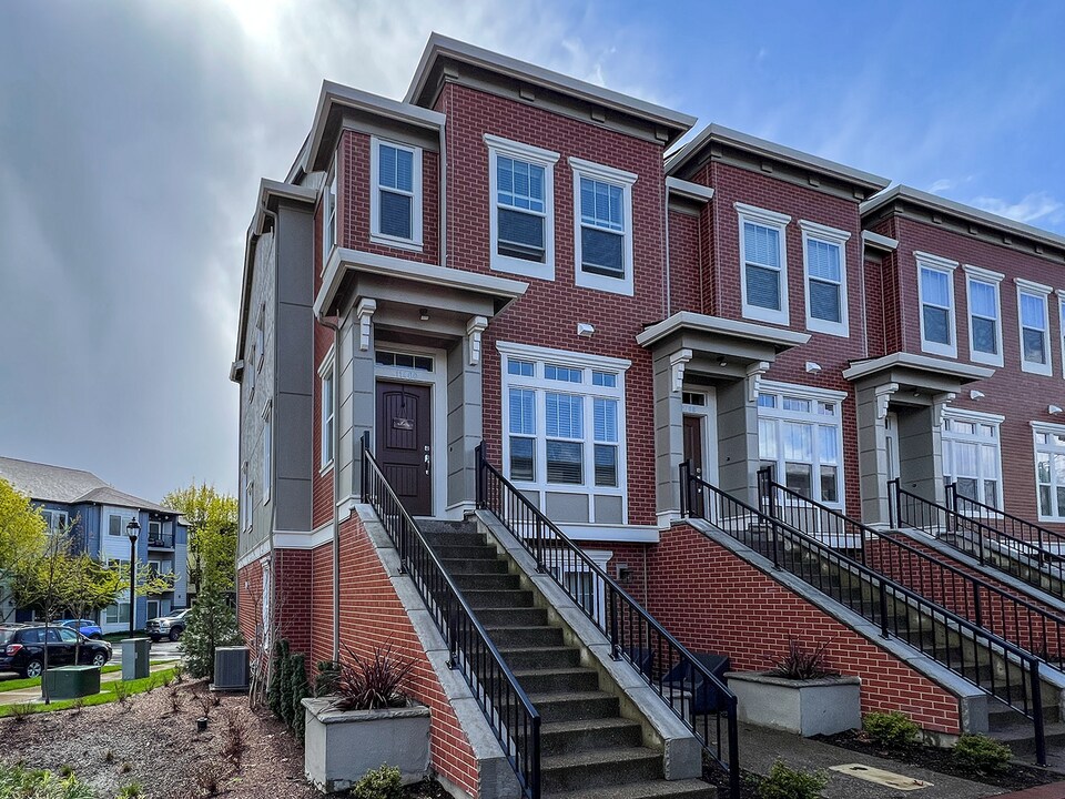 11400 SW Mont Blanc St in Wilsonville, OR - Building Photo