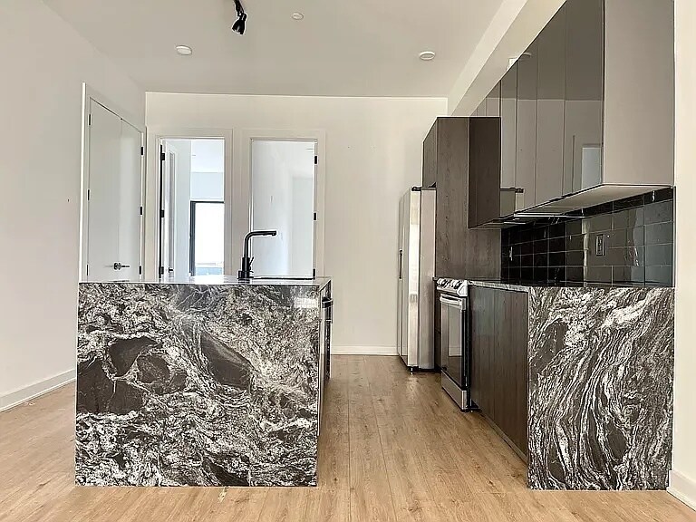 1306 N Front St in Philadelphia, PA - Building Photo