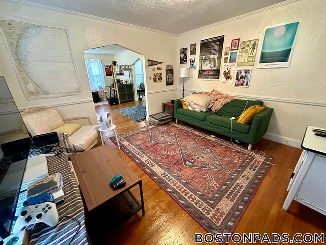 262 Corey Rd, Unit 1 in Boston, MA - Foto de edificio - Building Photo