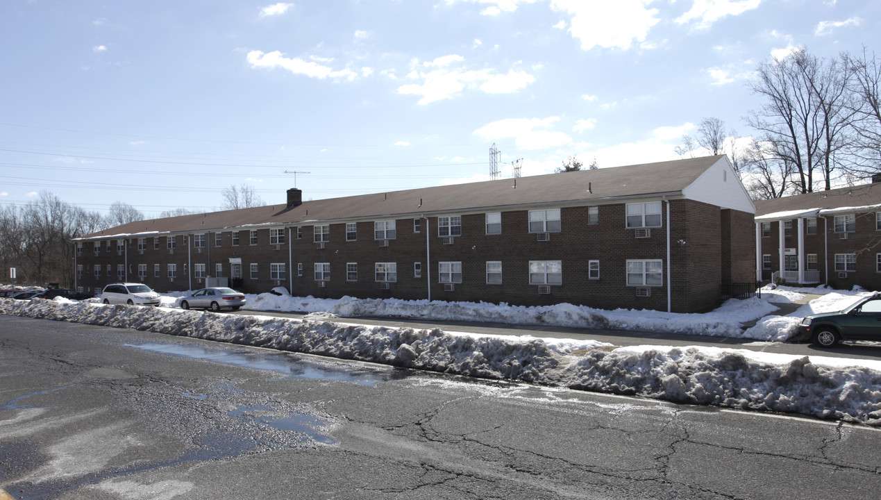 Walden Village Apartments in Edison, NJ - Foto de edificio