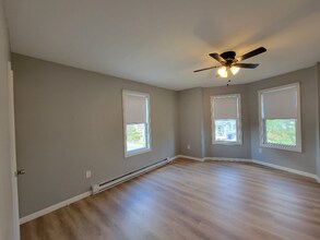 30 Beacon Ave in Holyoke, MA - Foto de edificio - Building Photo