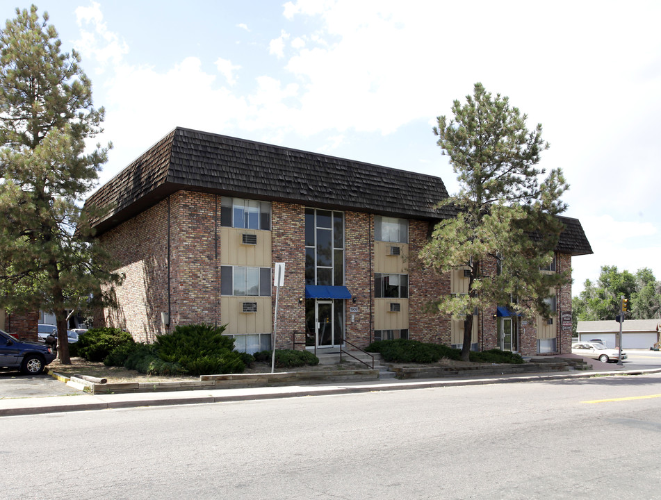 Wellington Plaza Apartments in Denver, CO - Building Photo