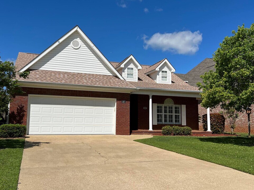 227 Princeton Dr in Dothan, AL - Building Photo