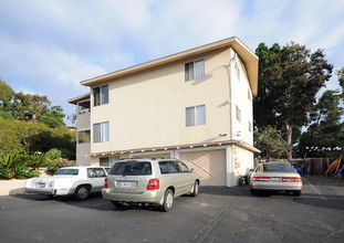 718-732 Stevens Ave in Solana Beach, CA - Foto de edificio - Building Photo