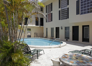 49 Navarre Ave in Coral Gables, FL - Building Photo - Building Photo