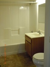 314 5th St NW in Minot, ND - Building Photo - Building Photo