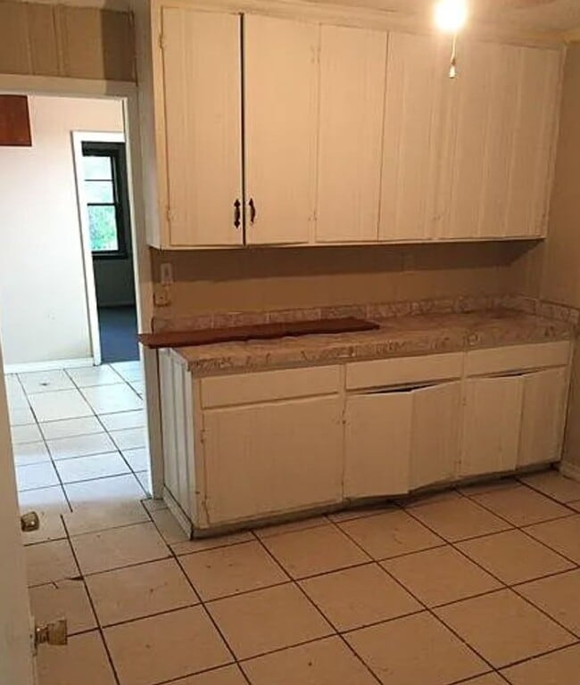 property at 3373 S Hull St