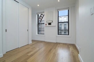 137 Thompson St in New York, NY - Foto de edificio - Building Photo