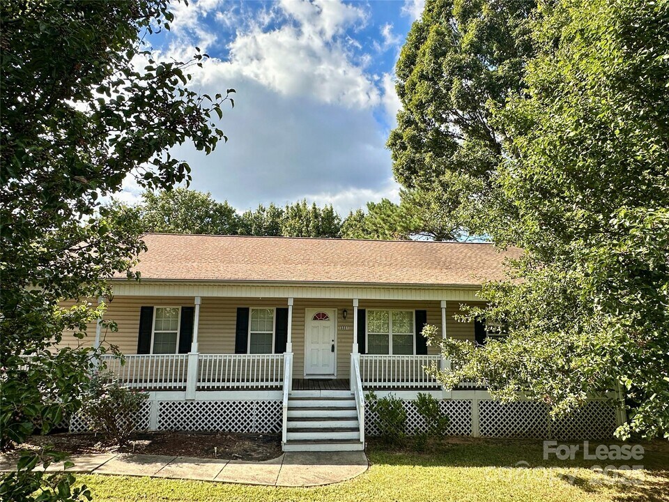 3331 Robinwood Rd in Gastonia, NC - Building Photo