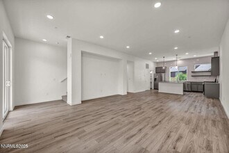 557 California Ave in Reno, NV - Foto de edificio - Building Photo