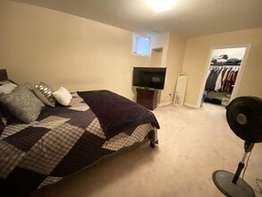 24 Armour Crescent in Hamilton, ON - Building Photo - Building Photo