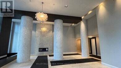 38-3738 Annie Craig Dr in Toronto, ON - Building Photo - Building Photo