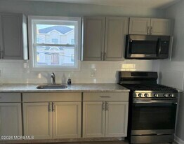 40 Bay Shore Dr in Toms River, NJ - Building Photo