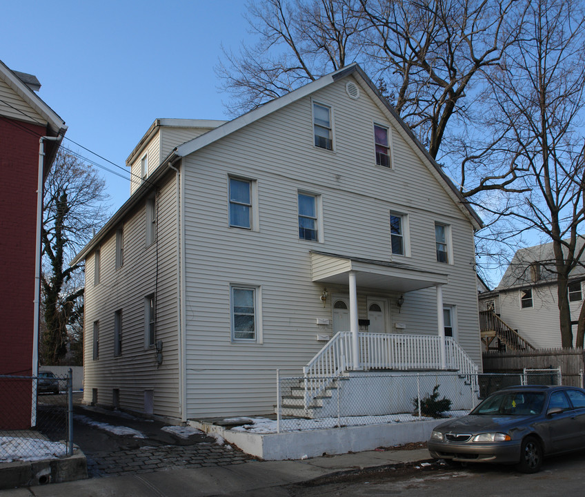 9 Mission St in Stamford, CT - Foto de edificio