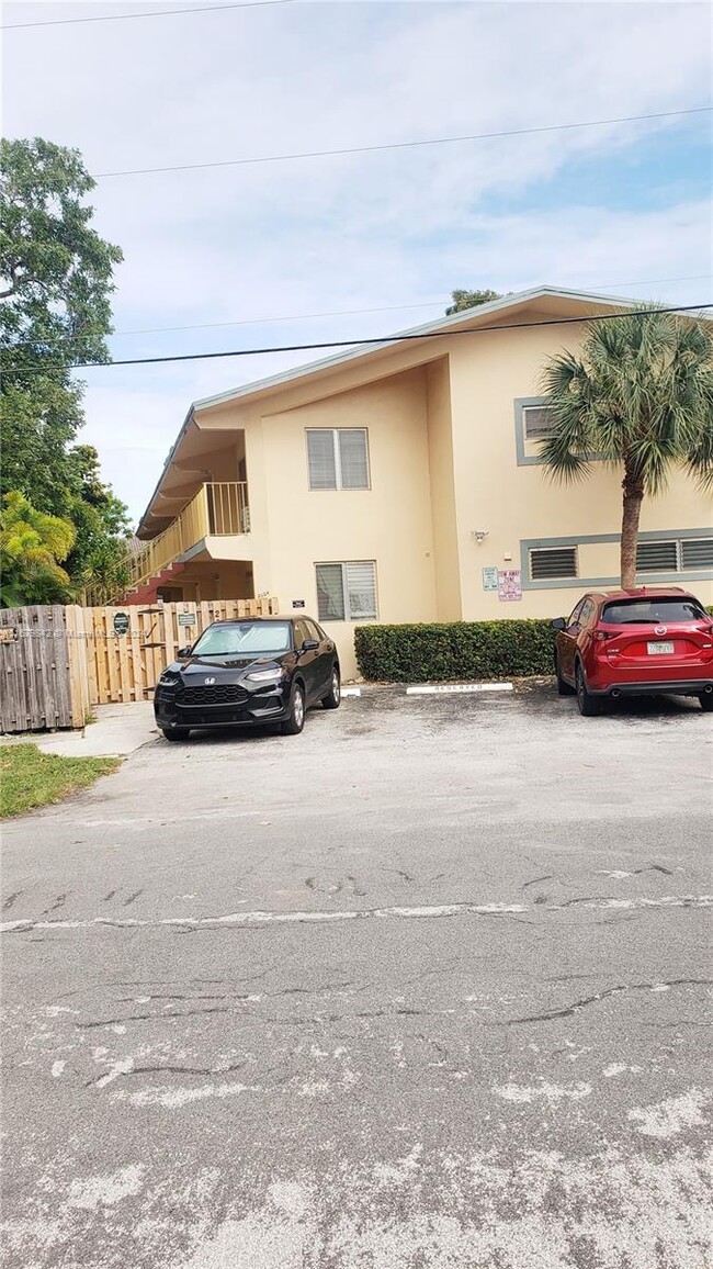 2624 NE 30th Pl in Fort Lauderdale, FL - Building Photo - Building Photo