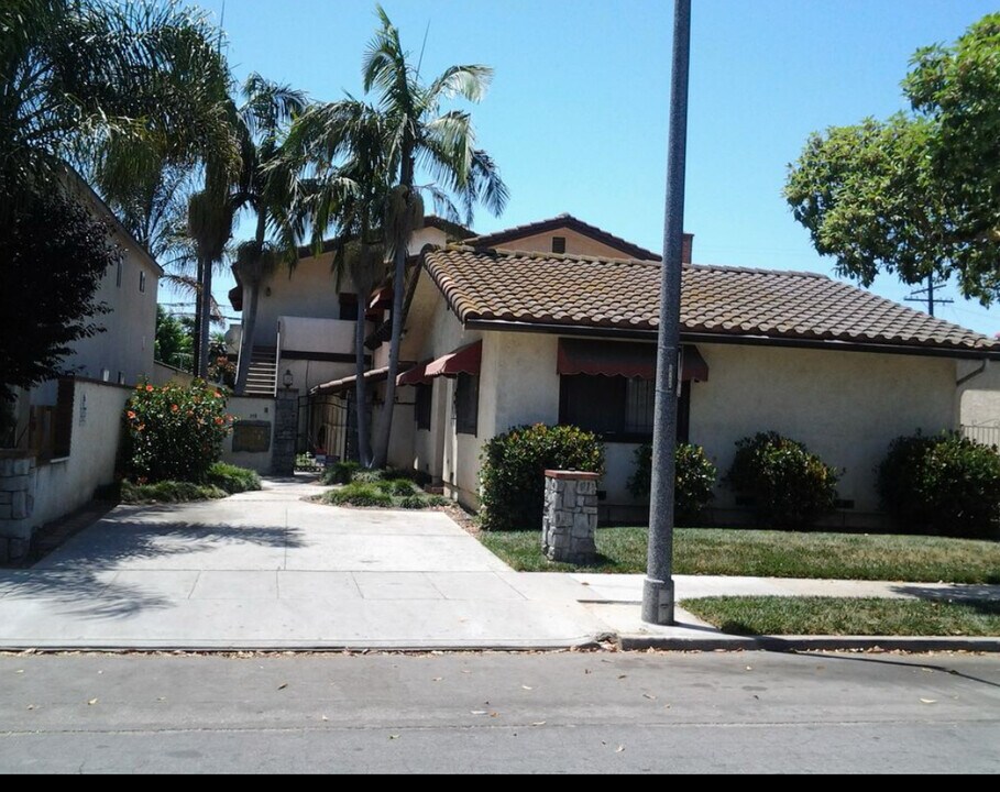 246 E Hullett St, Unit Apt B in Long Beach, CA - Foto de edificio