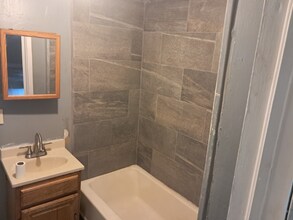 519 N Blackstone St, Unit 2 in Jackson, MI - Building Photo - Building Photo