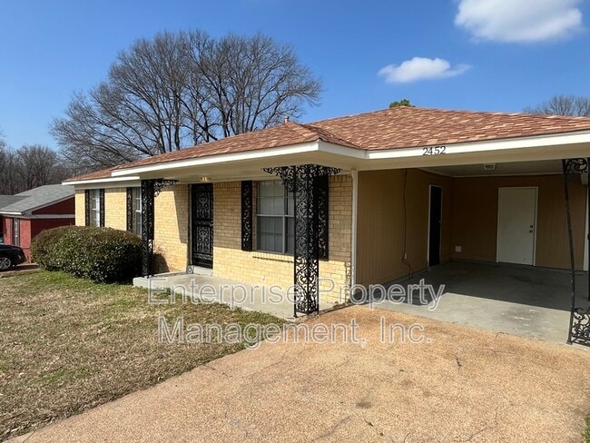 2452 Chattering Ln in Memphis, TN - Building Photo - Building Photo