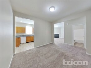 12675 Old Pond Rd, Unit 100LexingtonSt#2105 in Noblesville, IN - Foto de edificio - Building Photo