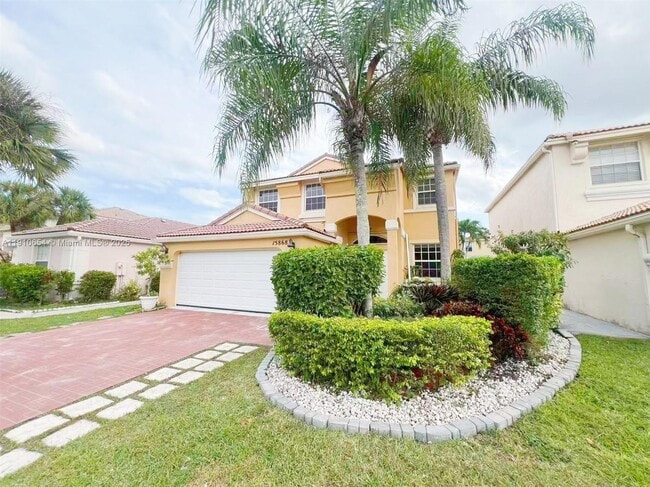 15868 NW 4th St in Pembroke Pines, FL - Building Photo - Building Photo