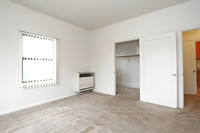 Avenal Avenue Apartments in Oakland, CA - Building Photo - Interior Photo