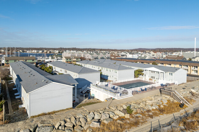 Runaway Beach Condominum in Sea Bright, NJ - Building Photo - Building Photo