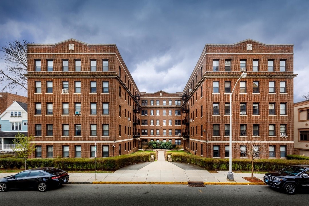 Montclair Gardens in Montclair, NJ - Foto de edificio