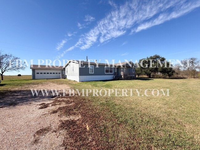 1054 Cosby Rd in Milford, TX - Building Photo - Building Photo